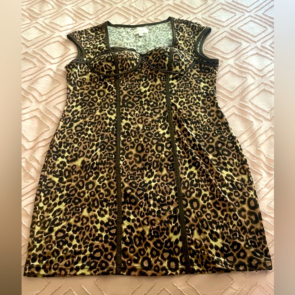 Super cute leopard print piece